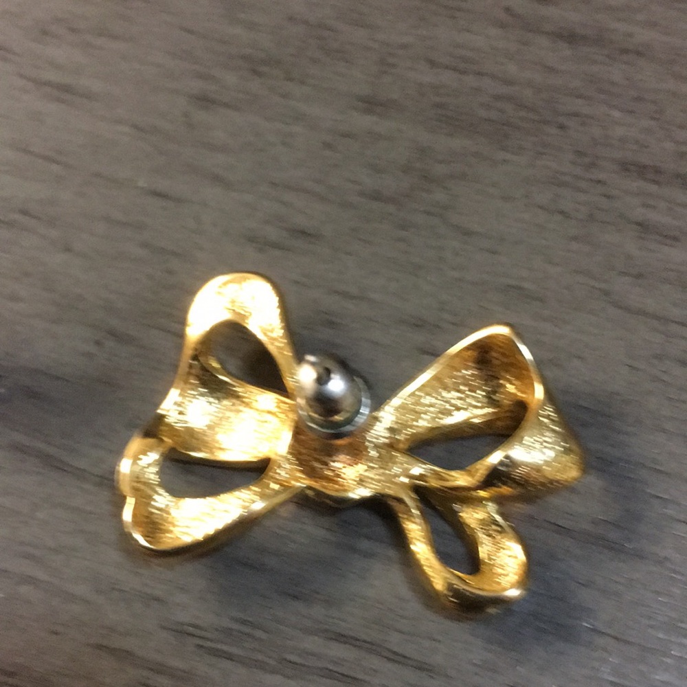 Bow golden earrings - Picture 3 of 3